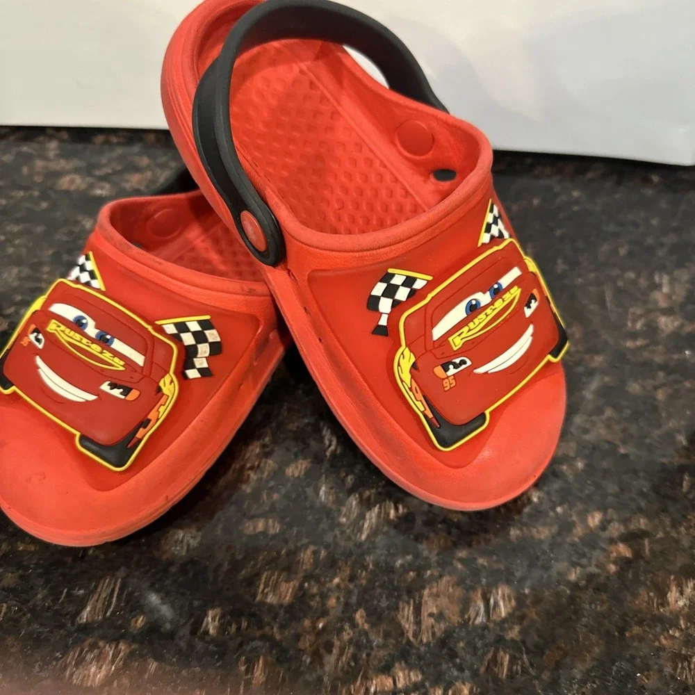 Disney Cars Lightning McQueen Light Up Red Clogs Kids Sandals 9-10 f24tca102a